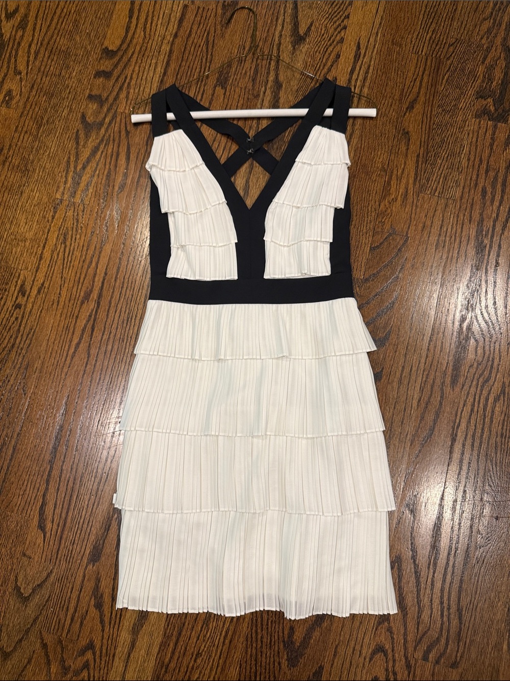 BCBG Max Azria -Chic Tiered Pleat V-Neck Dress in Black and White